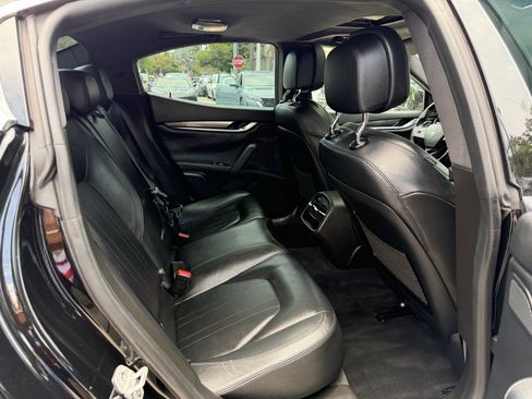 Used 2018 Maserati Ghibli RWD image 17