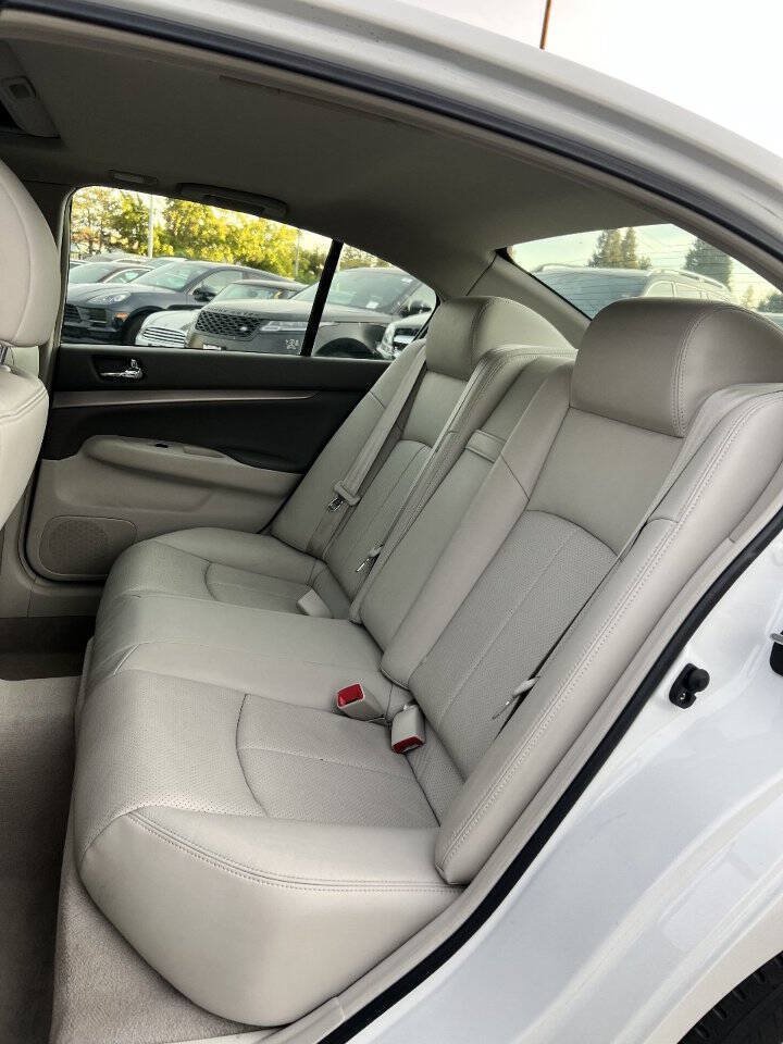 Used 2013 INFINITI G37 Journey w/ Premium Pkg RWD image 11