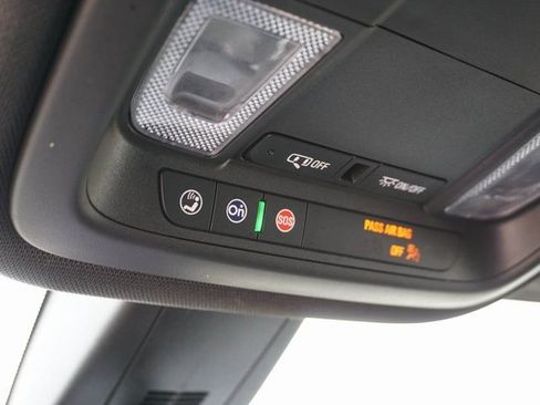 Used 2022 Chevrolet Traverse LT image 24