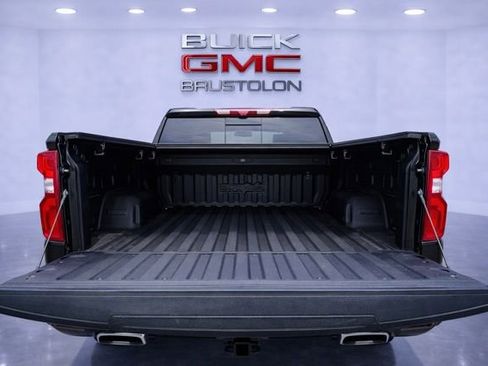 Used 2023 Chevrolet Silverado 1500 High Country w/ Technology Package image 9