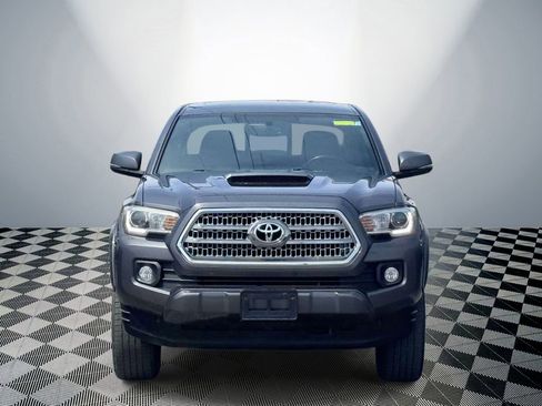 Used 2016 Toyota Tacoma TRD Off-Road AWD/4WD image 2