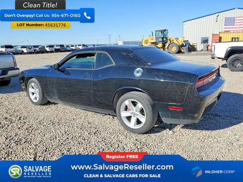 Used 2012 Dodge Challenger SXT image 3