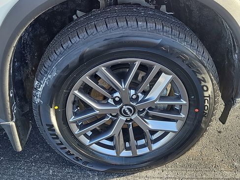 Used 2024 Nissan Rogue S image 25