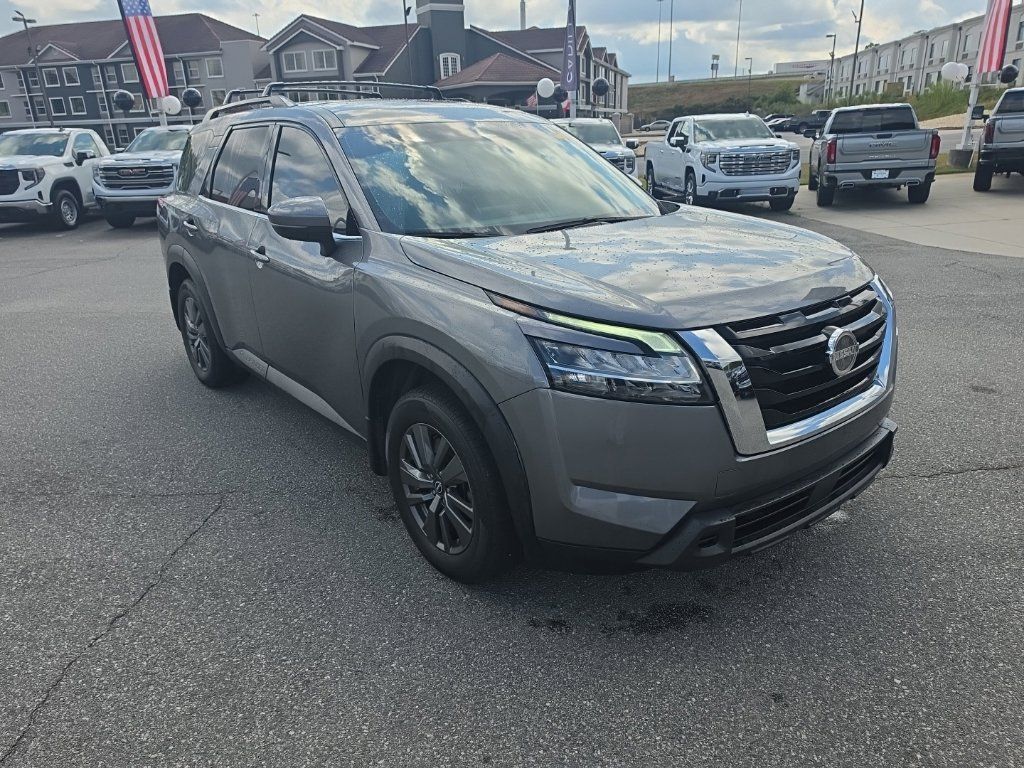 Used 2022 Nissan Pathfinder SV AWD/4WD image 1