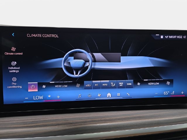 Certified 2025 BMW X7 xDrive40i w/ M Sport Package AWD/4WD image 20