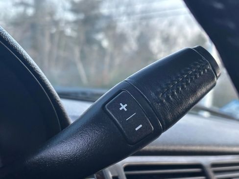 Used 2010 GMC Yukon Denali image 30