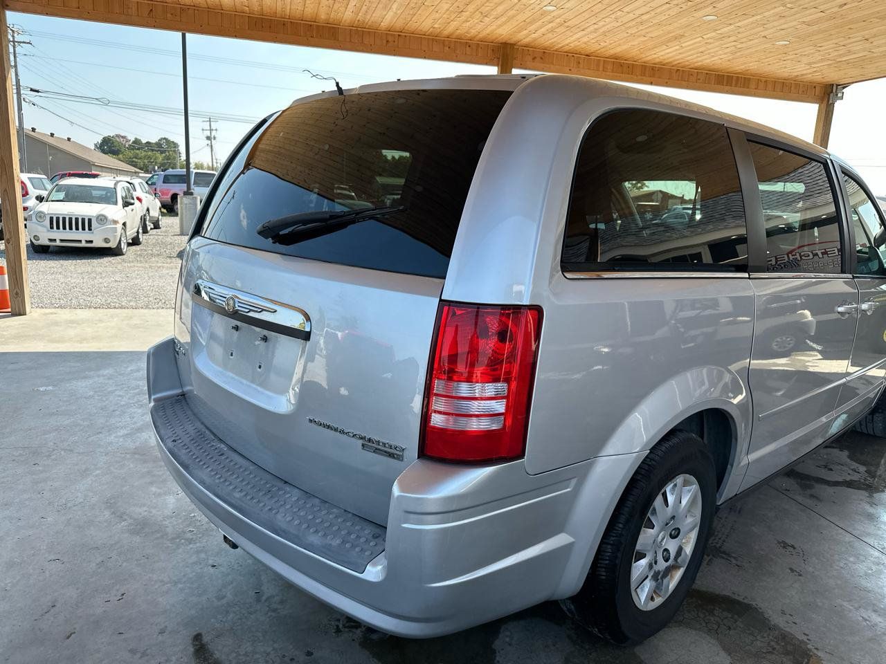 Used 2009 Chrysler Town & Country LX w/ PWR Convenience Group FWD image 13