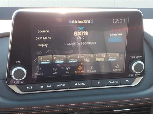 Used 2025 Nissan Rogue SV image 17