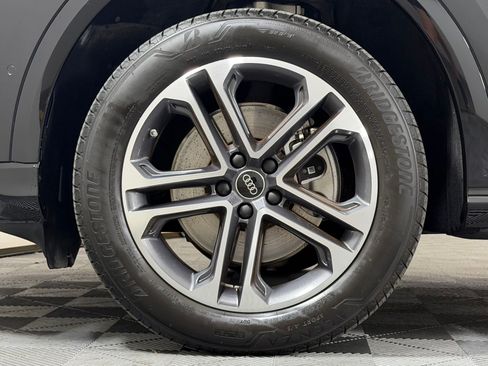 Certified 2025 Audi Q5 Premium w/ Convenience Package AWD/4WD image 12