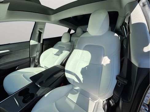 Used 2021 Tesla Model 3 Performance image 18