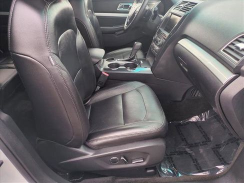 Used 2016 Ford Explorer XLT w/ Equipment Group 202A image 23