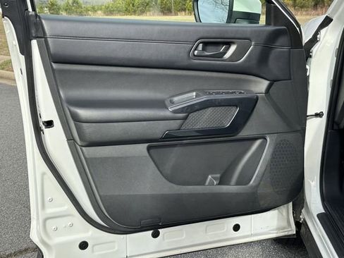 Certified 2024 Nissan Pathfinder SV image 11