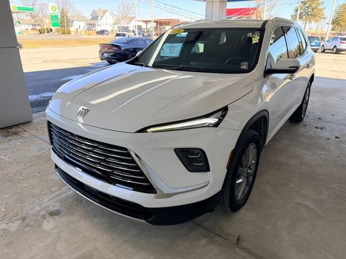 Used 2025 Buick Enclave Preferred image 2