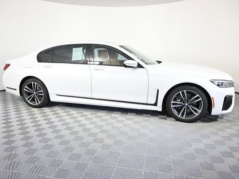 Used 2022 BMW 740i xDrive w/ M Sport Package AWD/4WD image 8