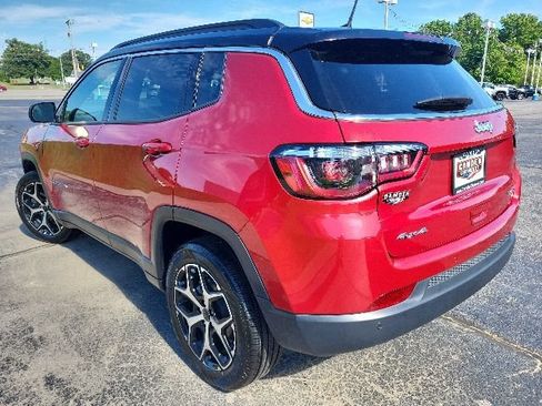 Used 2025 Jeep Compass Limited AWD/4WD image 12