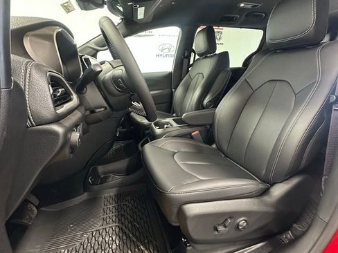 New 2025 Chrysler Pacifica Select w/ Fav Edition Package image 14