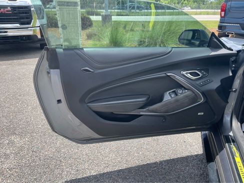 Used 2020 Chevrolet Camaro SS RWD image 11