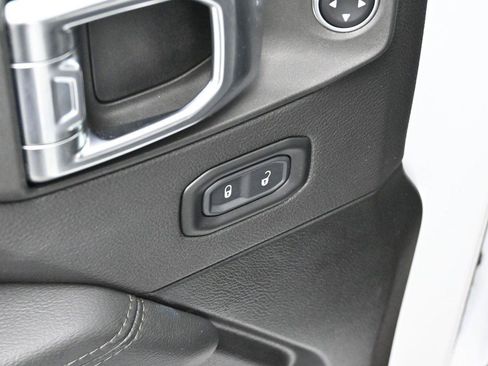 Used 2023 Jeep Wrangler Unlimited Sahara AWD/4WD image 11