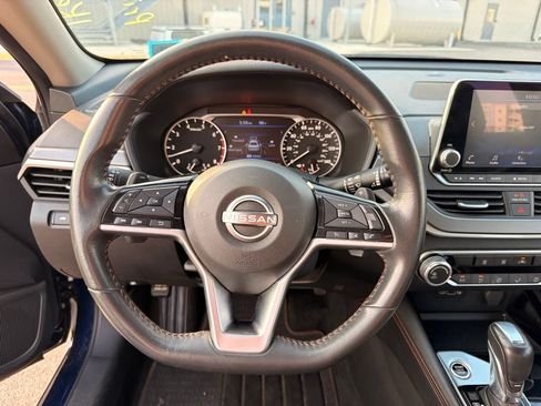 Used 2024 Nissan Altima 2.5 SR FWD image 13