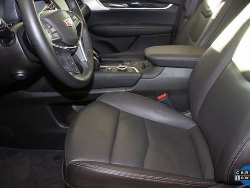 Used 2025 Cadillac XT5 Premium Luxury image 18