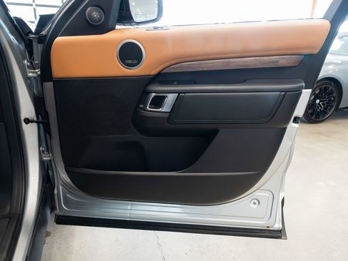 Used 2018 Land Rover Discovery HSE Luxury AWD/4WD image 24