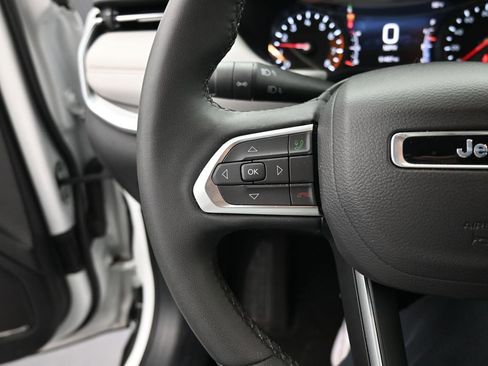 Used 2025 Jeep Compass Limited image 31