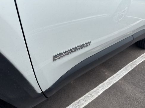 Used 2019 Jeep Renegade Latitude w/ Cold Weather Group AWD/4WD image 5