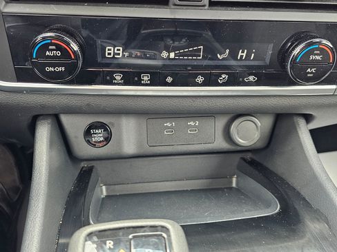 Used 2025 Nissan Rogue SV image 29