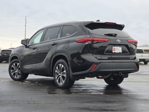 Used 2021 Toyota Highlander XLE image 23