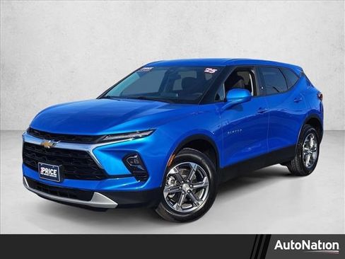 Used 2025 Chevrolet Blazer LT FWD image 1