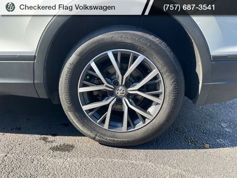 Used 2019 Volkswagen Tiguan SE w/ Panoramic Sunroof Package AWD/4WD image 3