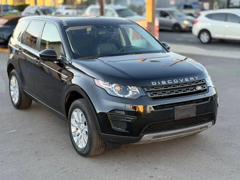 Used 2018 Land Rover Discovery Sport SE image 2