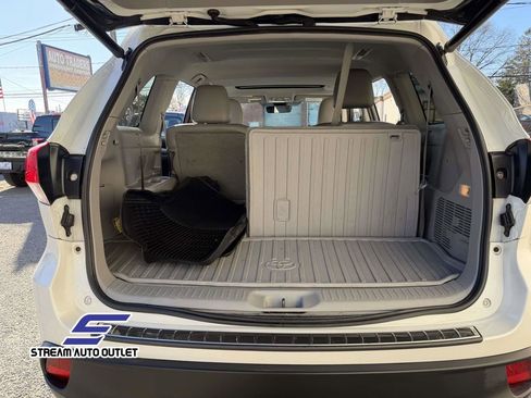 Used 2019 Toyota Highlander XLE image 24
