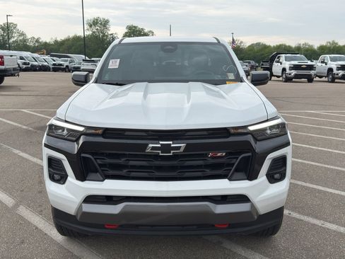 Used 2024 Chevrolet Colorado Z71 w/ LPO, Dark Essentials Package AWD/4WD image 9