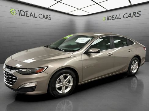 Used 2022 Chevrolet Malibu LT FWD image 1