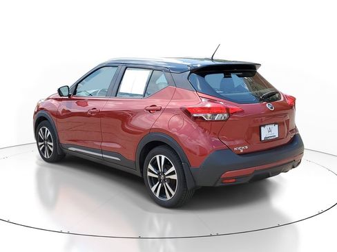 Used 2019 Nissan Kicks SR w/ SR Premium Package FWD image 3