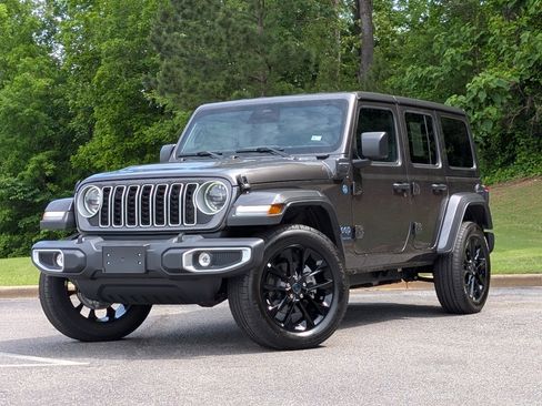 Used 2025 Jeep Wrangler Unlimited Sahara w/ Safety Group AWD/4WD image 4