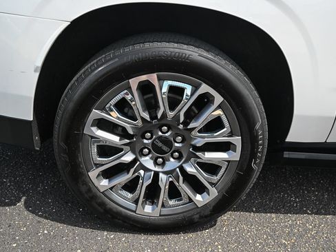 Used 2023 GMC Yukon XL Denali Ultimate AWD/4WD image 14