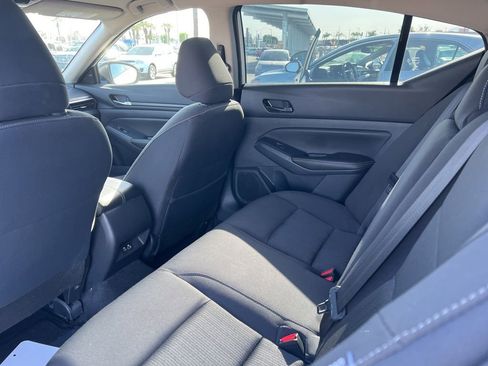 Used 2025 Nissan Altima 2.5 SV FWD image 11