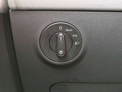 Certified 2022 Volkswagen Taos SE image 31