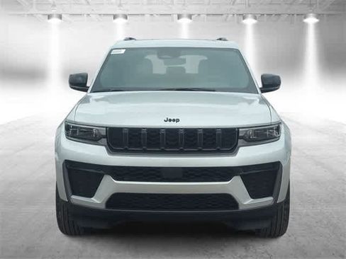 New 2026 Jeep Grand Cherokee Altitude image 3