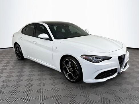 Used 2022 Alfa Romeo Giulia Ti image 4