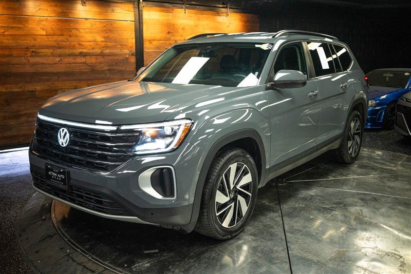 Used 2025 Volkswagen Atlas SE AWD/4WD image 2