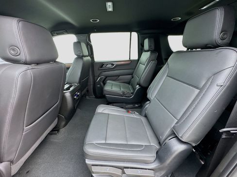 Used 2025 GMC Yukon XL Denali AWD/4WD image 15