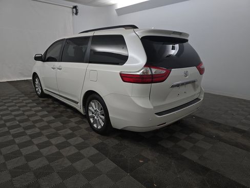 Used 2016 Toyota Sienna Limited Premium image 5