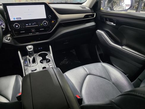 Used 2023 Toyota Highlander XLE FWD image 18