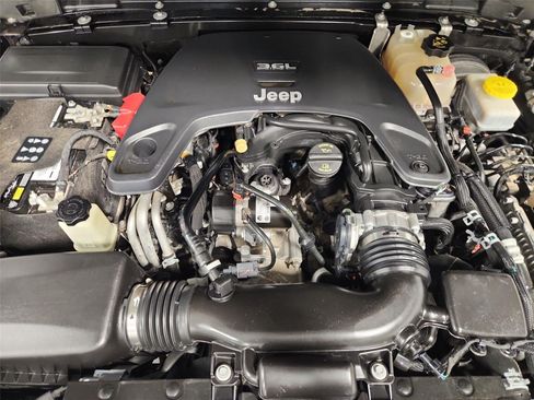 Used 2021 Jeep Wrangler Unlimited Rubicon AWD/4WD image 30