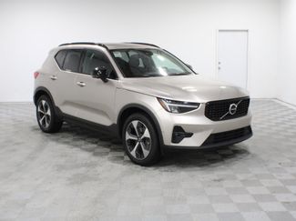 Used 2023 Volvo XC40 B4 Ultimate FWD video 1