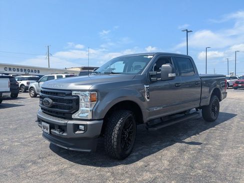 Certified 2022 Ford F250 XLT w/ Black Appearance Package AWD/4WD image 4