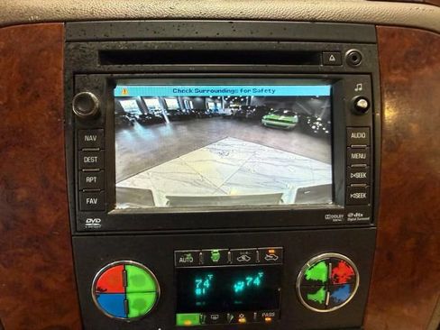 Used 2011 Chevrolet Avalanche LTZ image 17